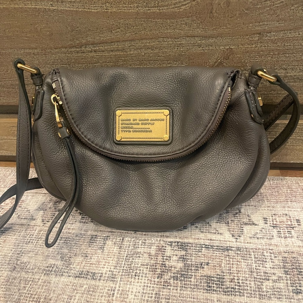 Marc by Marc Jacobs Classic Q Natasha Leather Crossbody HandBag Gray
